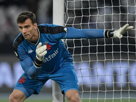 Léo Jardim cobra time e alfineta arbitragem contra o Corinthians