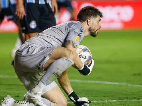 Tiago Volpi tem noite para se esquecer usando a camisa do Grêmio