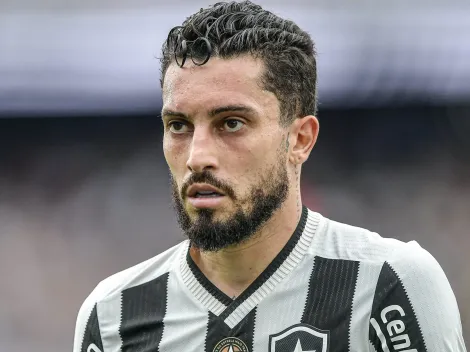 Alex Telles reconhece que Botafogo não vive bom momento