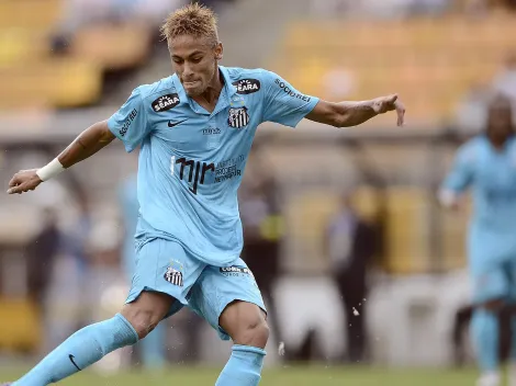 Santos irá relançar o famoso uniforme azul em forma retrô