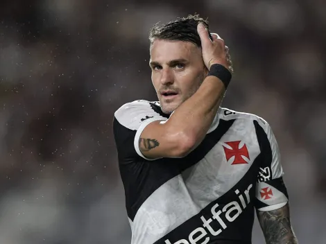 Vegetti comete replay de mão na bola e torcida reage na web