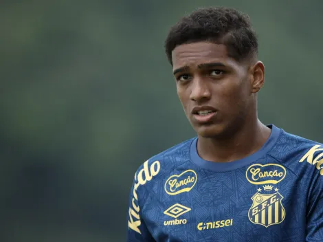 O lateral-esquerdo Souza, está perto de retornar aos gramados