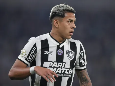 Jeffinho entra no lugar de Matheus Martins no Botafogo