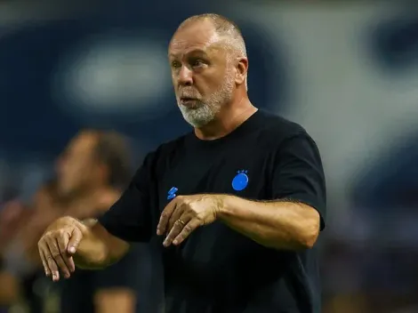 Mano Menezes faz forte cobrança ao elenco nos bastidores do Grêmio