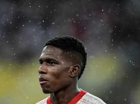 Após lesão, Mosquera volta aos treinos e pode enfrentar o Mirassol