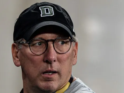 Paiva e Textor são alvos de protestos no Nilton Santos