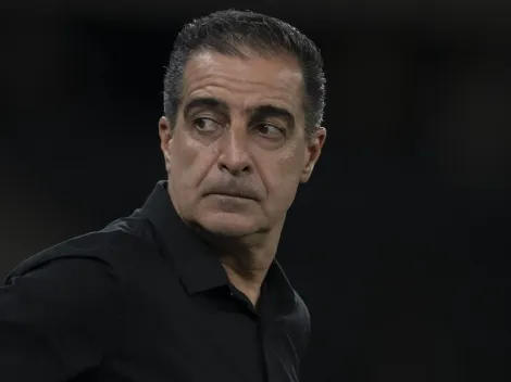 Torcida do Botafogo pede saída de Renato Paiva