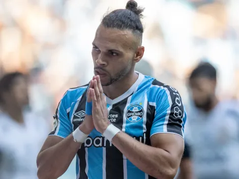 Torcida do Grêmio destaca Braithwaite diante de elenco ruim