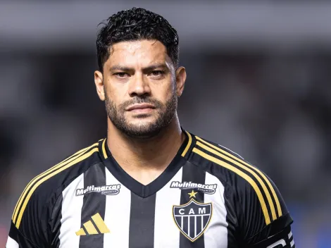 Hulk elogia nova grama sintética instalada na Arena MRV