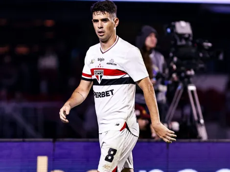 De volta após lesão, Oscar brilha como volante e se firma com Zubeldía