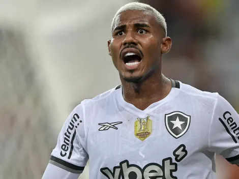 Manchester United faz sondagem por Cuiabano, do Botafogo