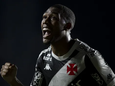 Rayan é exaltado pela torcida do Vasco após atuação de gala e golaço