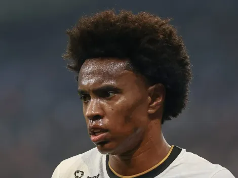 Willian fica livre no mercado e Grêmio busca informações
