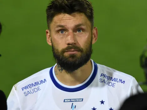 Rafael Sóbis manda a real sobre Kaiki, lateral do Cruzeiro
