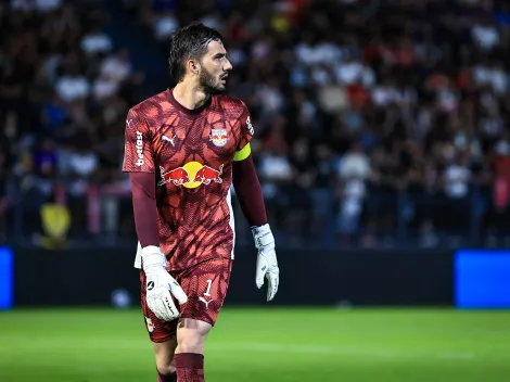 Goleiro Cleiton vê chance de liderança e cobra regularidade do Bragantino
