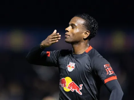 Corinthians sonda Helinho, mas ainda não fez proposta