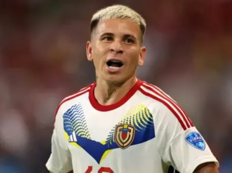 Soteldo chega aos EUA rasgando elogios a Renato Gaúcho