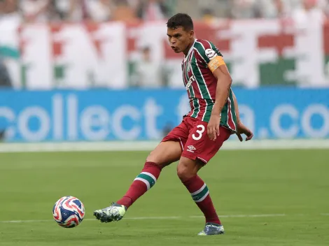 Thiago Silva no banco contra o Mamelodi