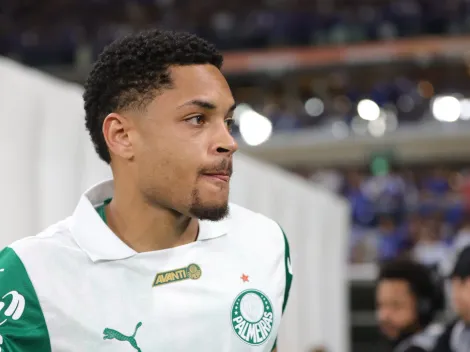 Vitor Roque tenta gol de bicicleta e irrita torcedores do Palmeiras: “Força demais”