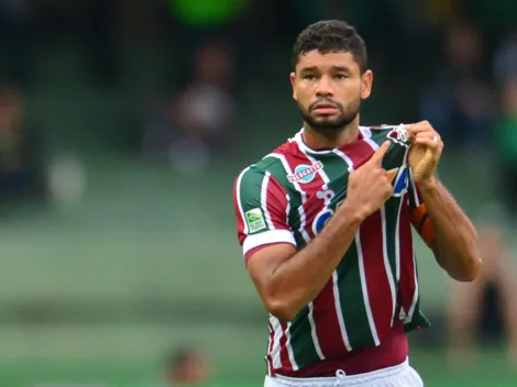 Gum visita jogadores e funcionários no CT Carlos Castilho