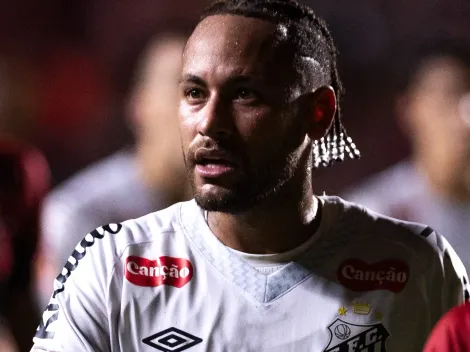 Neymar celebra reação do Santos em empate heróico com Sport