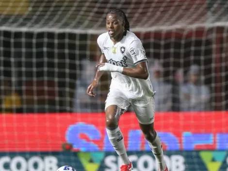 Kaio Pantaleão celebra boa fase com a camisa do Botafogo