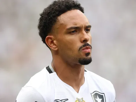 Botafogo rejeita proposta do Burnley por Vitinho e define valor de R$ 116 milhões