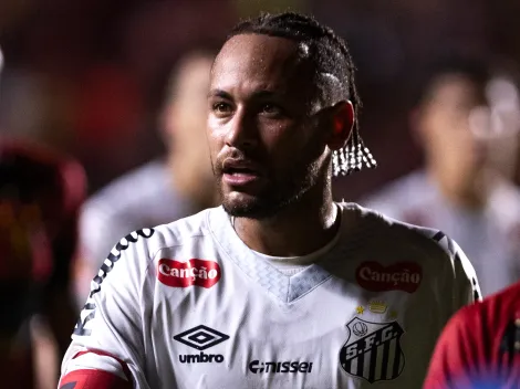 Neymar faz gesto de carinho e leva equipe do CT Rei Pelé para almoço