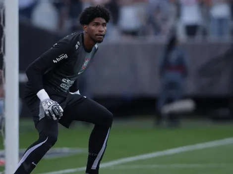 Hugo Souza é criticado pelos torcedores após empate com o Fortaleza