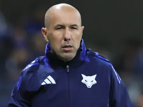 Leonardo Jardim critica estado do gramado no Mineirão