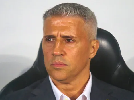 Torcida do São Paulo elogia Crespo após substituições
