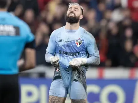Torcida culpa goleiro Jandrei por eliminação do São Paulo