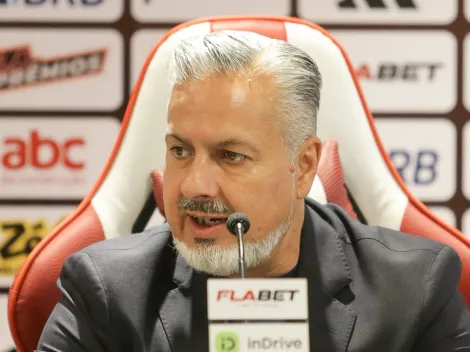 José Boto é informado que o zagueiro Cleiton deseja sair do Flamengo