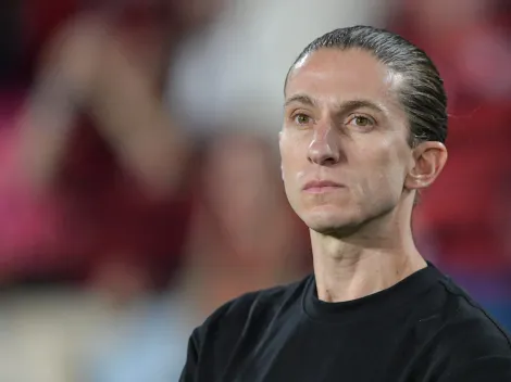 Filipe Luis ainda não responde proposta do Flamengo