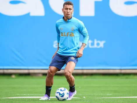 Marcos Rocha chega ao Grêmio e reencontra Felipão