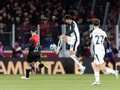 Corinthians amplia vantagem sobre o Athletico-PR na grama sintética da Arena da Baixada