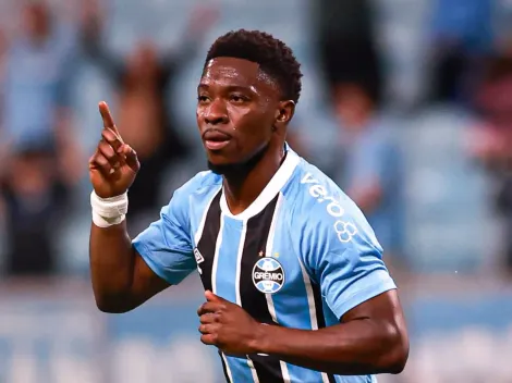 Amuzu fica fora de treinos e pode ser desfalque em Flamengo X Grêmio