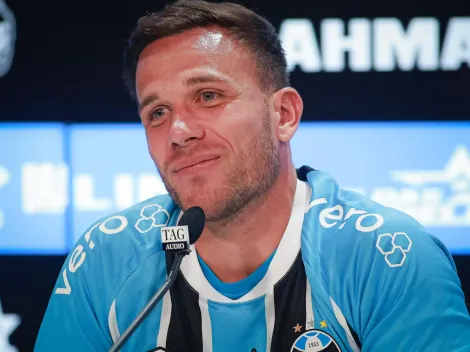 Arthur celebra reencontro com Kannemann no Grêmio