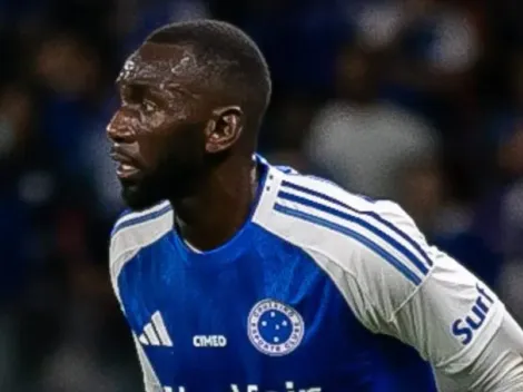 Bolasie discute com torcedora do Cruzeiro nas redes sociais