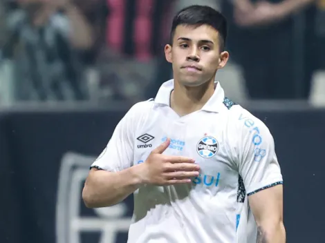 Para negociar Aravena, Grêmio topa empréstimo com opção de compra