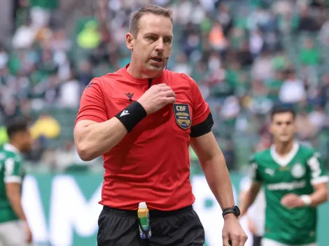 Lucas Torezin apita o duelo do Palmeiras contra o Internacional