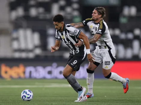 Torcida do Botafogo provoca o Atlético-MG durante jogo