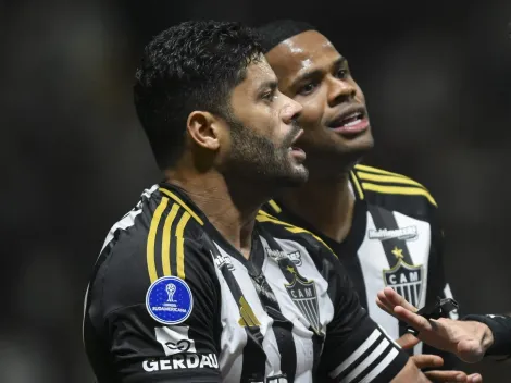 Hulk pede pênalti em Atlético x Bolívar e reclama