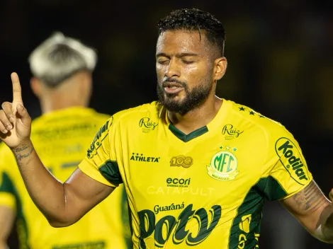 Reinaldo alcança marca de 400 jogos no Brasileirão