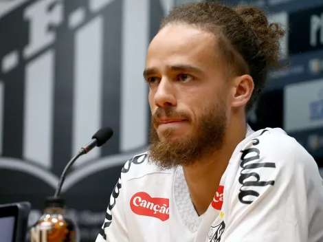 Billal Brahimi ainda não convenceu Vojvoda no Santos