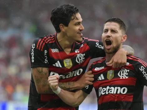 Flamengo vence o Palmeiras e cola na liderança do Brasileirão