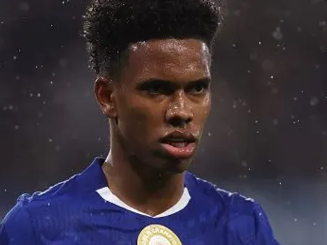 Torcida inglesa se rende a Estêvão, ex-Palmeiras