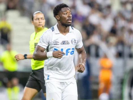 Torcida do Grêmio exalta velocidade de Amuzu na Neo Química Arena