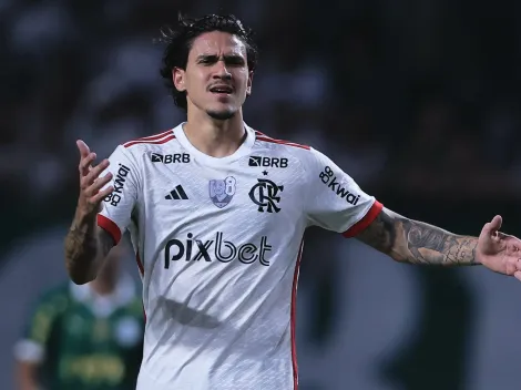 Pedro segue com braço imobilizado nos bastidores do Flamengo