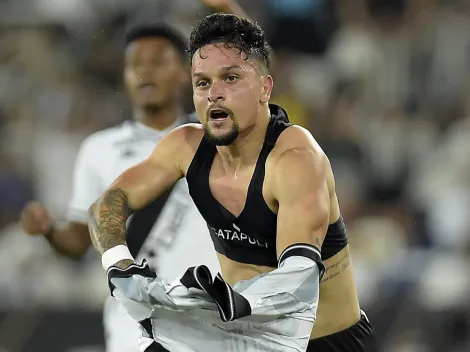Artur brilha e Botafogo vence o Vasco